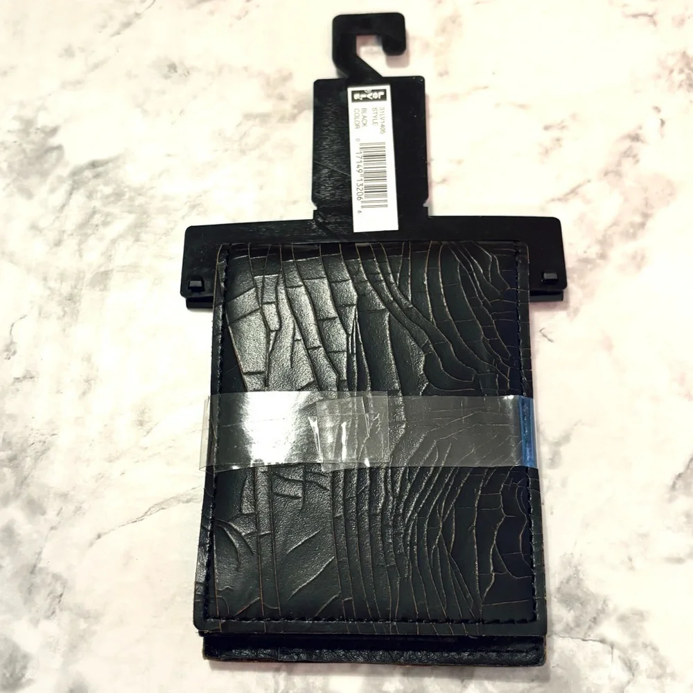 NWT Levi’s Black Leather Distressed Wallet Men’s